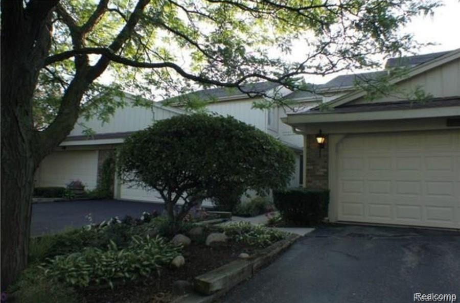 917 Golfview Court, Unit 30 Rochester Hills, MI 48307 - Photo 1 of 27
