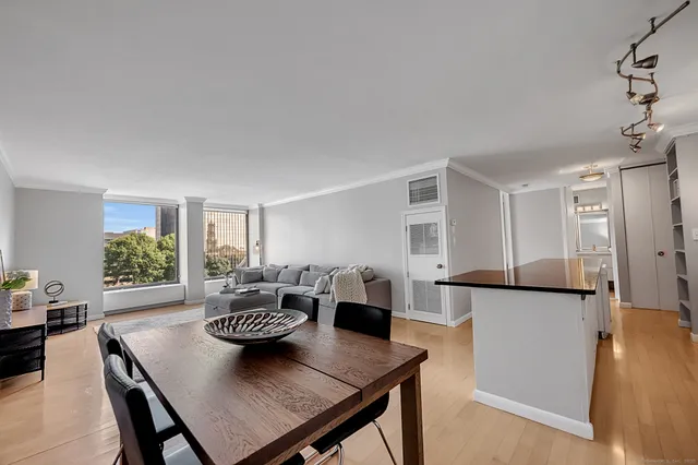 $169,000 | 1 Gold Street, Unit 9D, Hartford, CT 06103