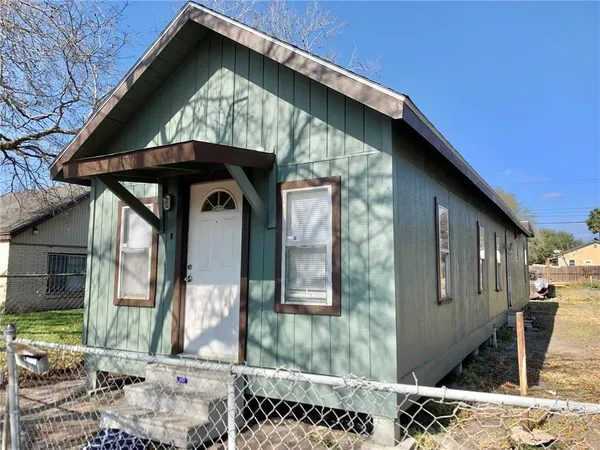 $975 | 508 East Richard Avenue, Kingsville, TX 78363