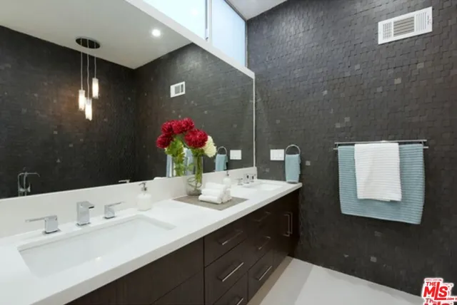 a en suite bathroom with a toilet