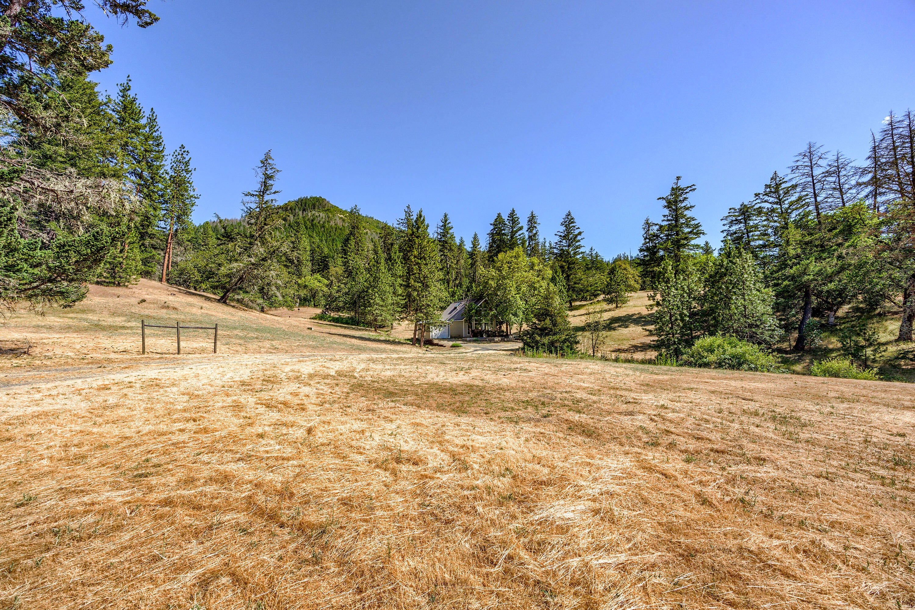 2561 Eastside Road Jacksonville, OR 97530 - Photo 17 of 48 ApxER (18)