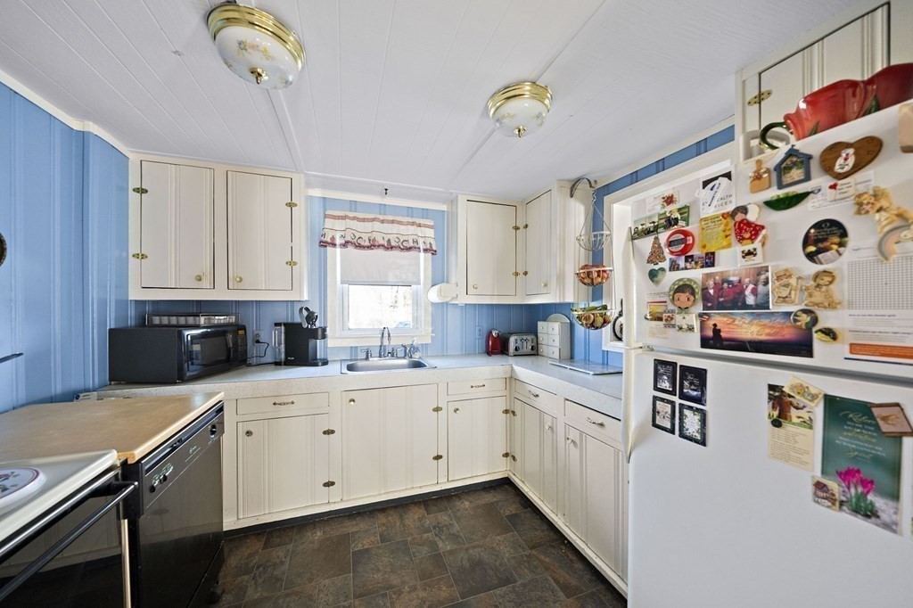 59 Judson Road Weymouth, MA 02188 - Photo 8 of 34 Gallery Image 8