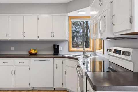 $425,000 | 1885 Garden Lane, White Bear Lake, MN 55110