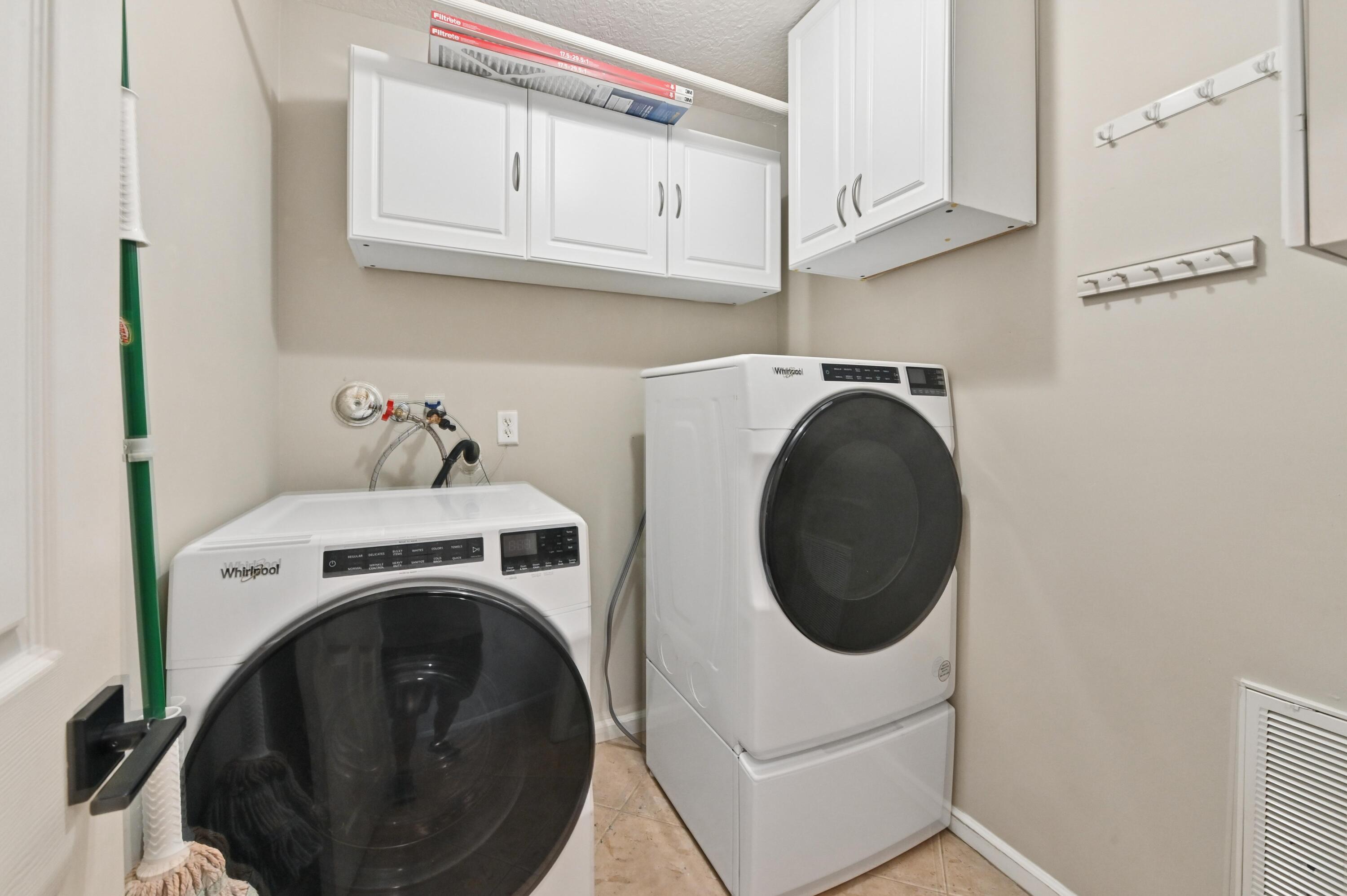 1163 Peninsula Way Greenacres, FL 33413 - Photo 28 of 40 17 Laundry room 01