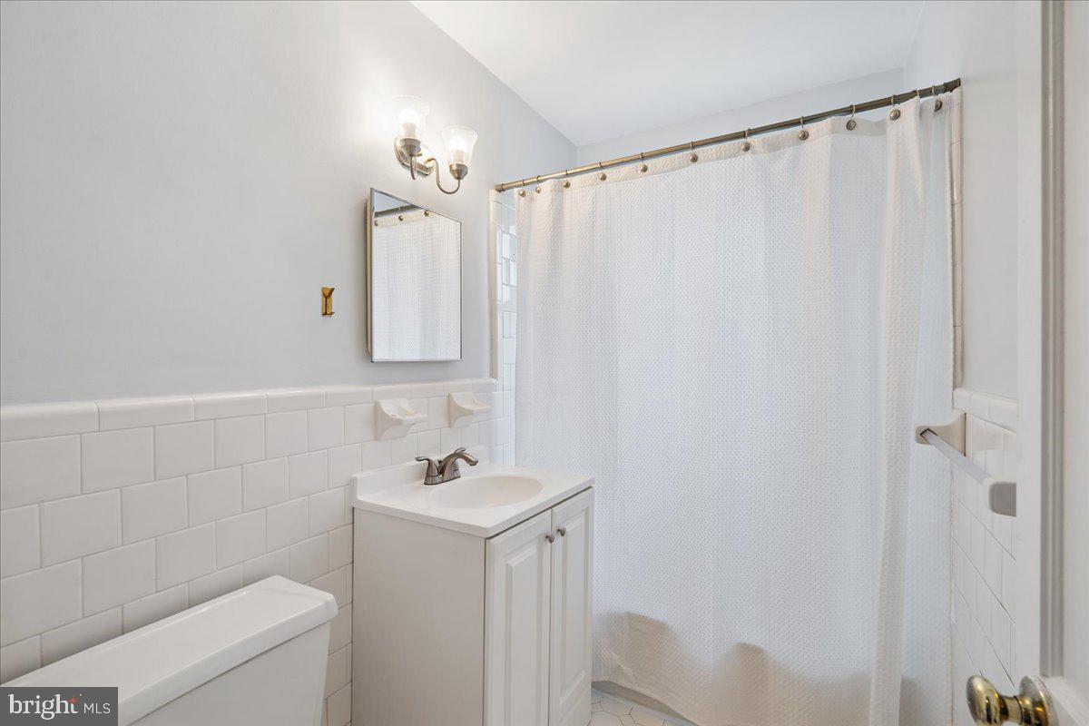 4029 Benton Street Northwest, Unit 302 Washington, DC 20007 - Photo 11 of 27 a bathroom with a sink a toilet and shower
