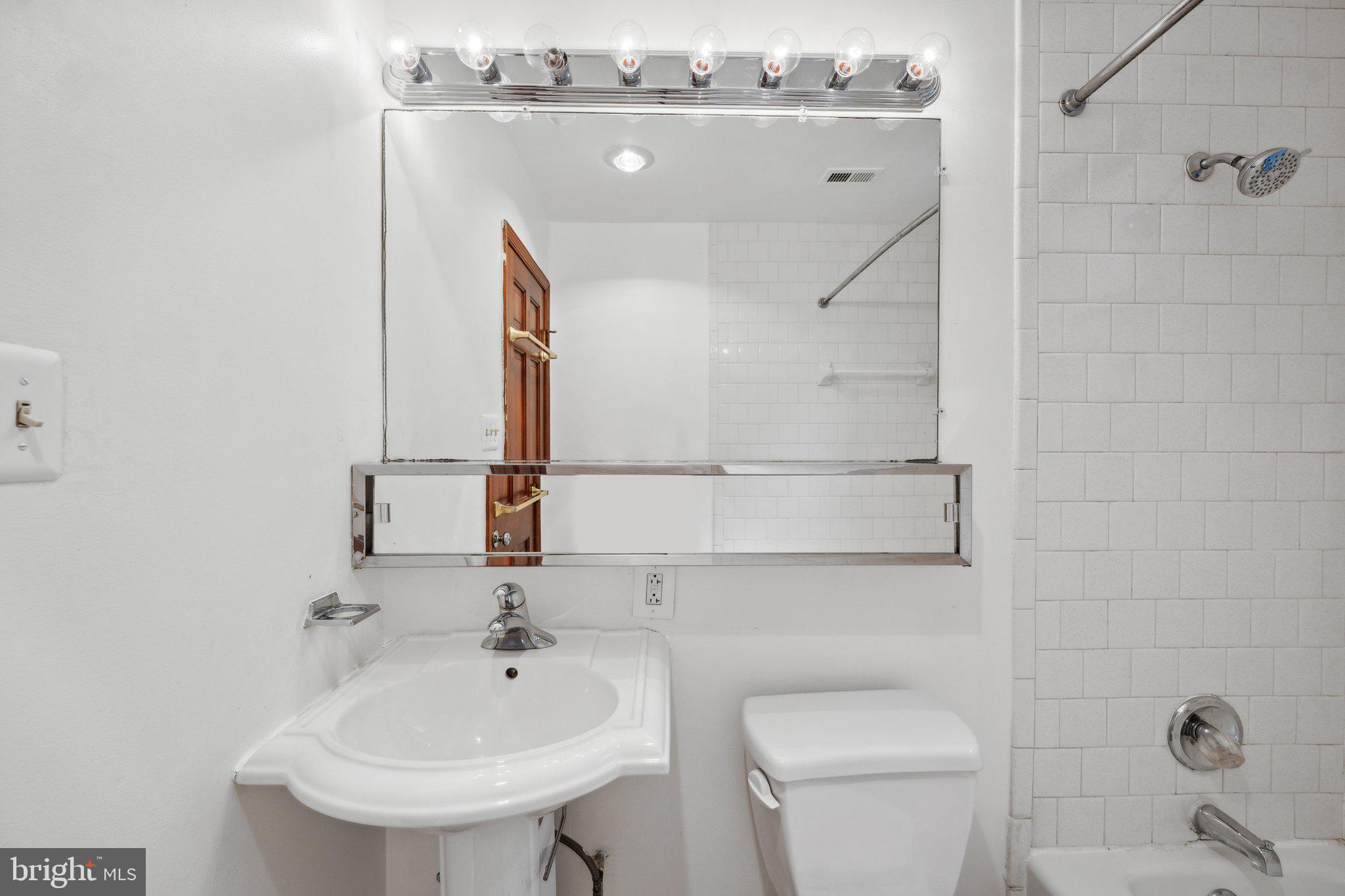 1661 Park Road Northwest, Unit 201 Washington, DC 20010 - Photo 15 of 28 Full bathroom