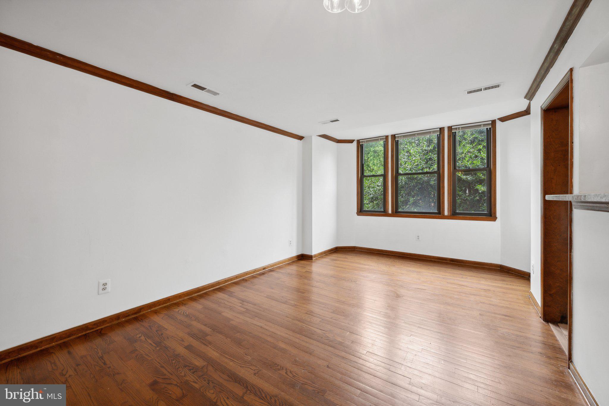 1661 Park Road Northwest, Unit 201 Washington, DC 20010 - Photo 2 of 28 Living room/ dining room