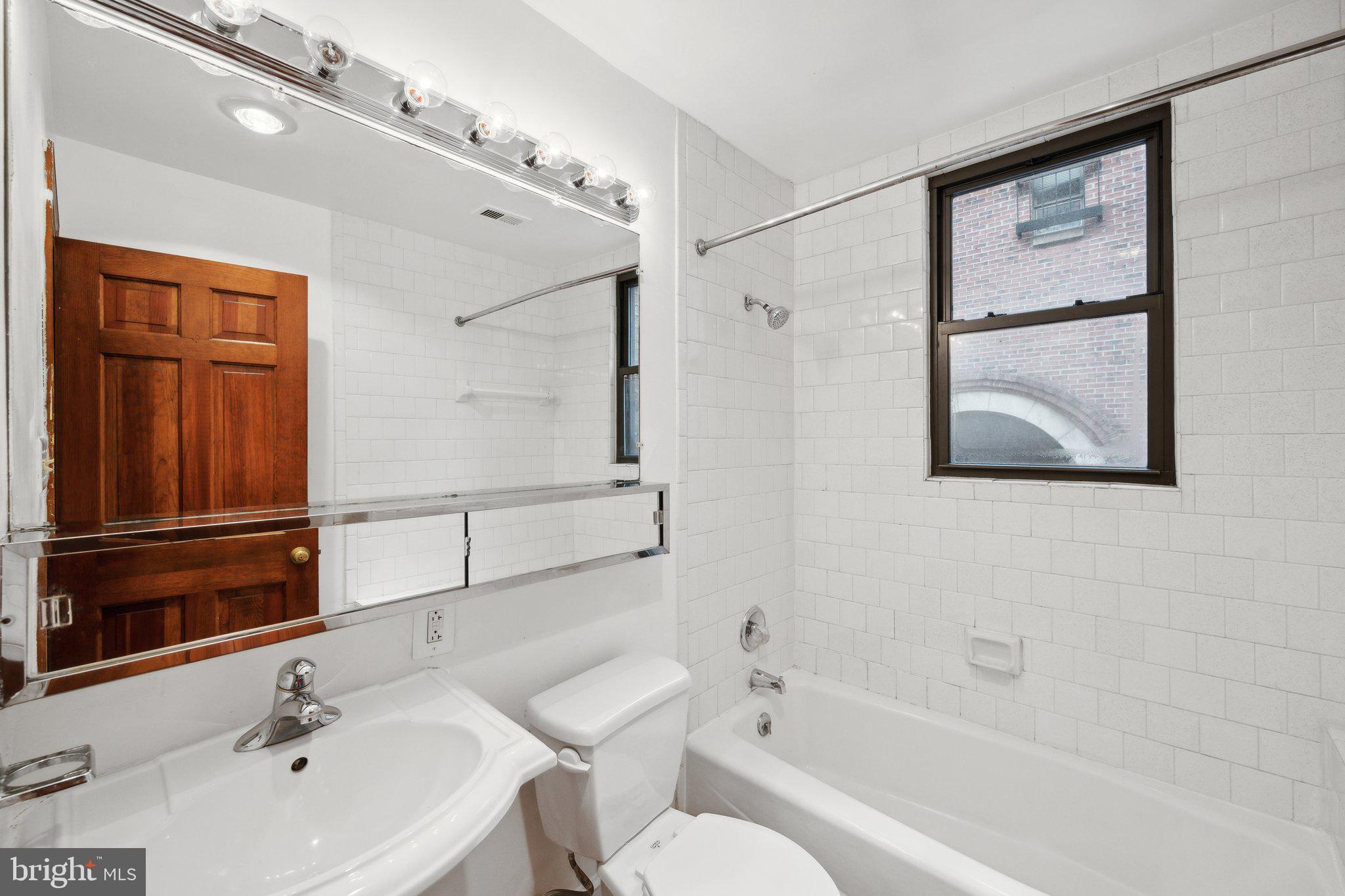 1661 Park Road Northwest, Unit 201 Washington, DC 20010 - Photo 5 of 28 Full bathroom with tub
