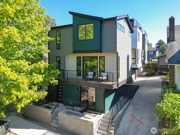 $1,175,000 | 220 21st Avenue East, Seattle, WA 98112