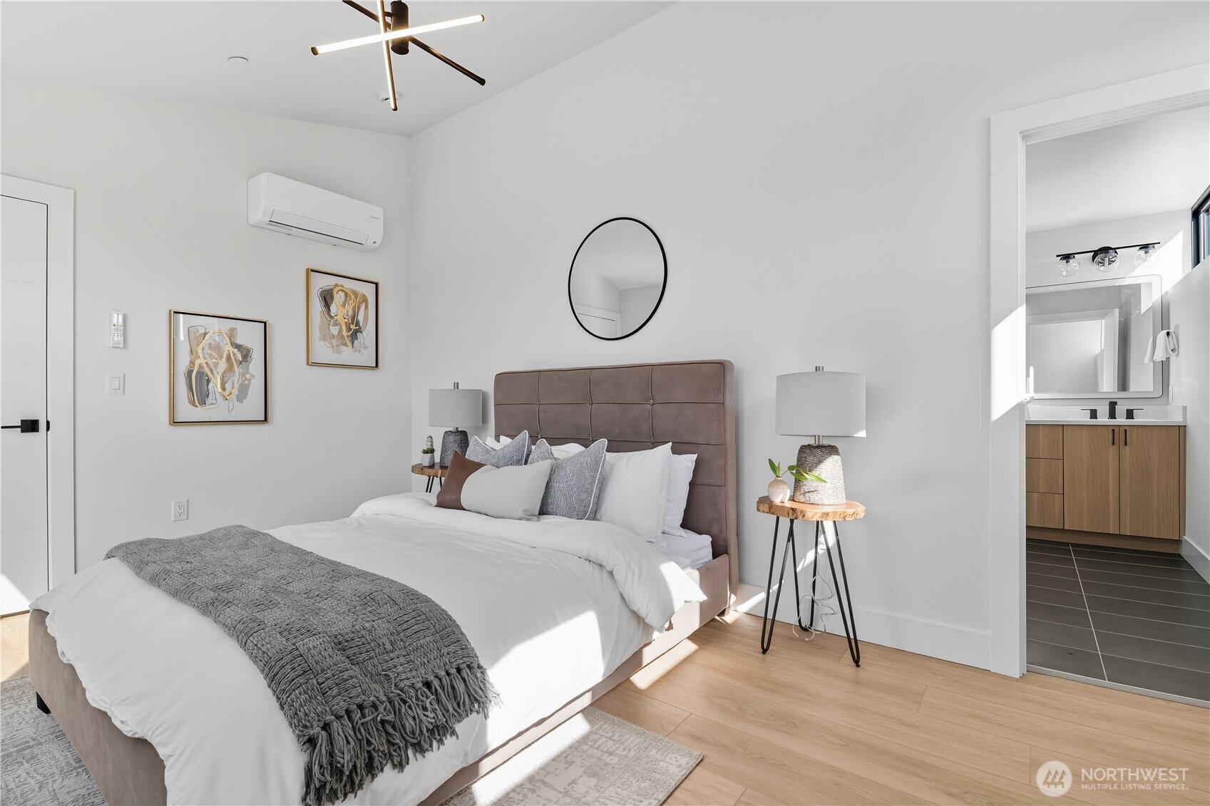 220 21st Avenue East Seattle, WA 98112 - Photo 25 of 38 a bedroom with bed and a table