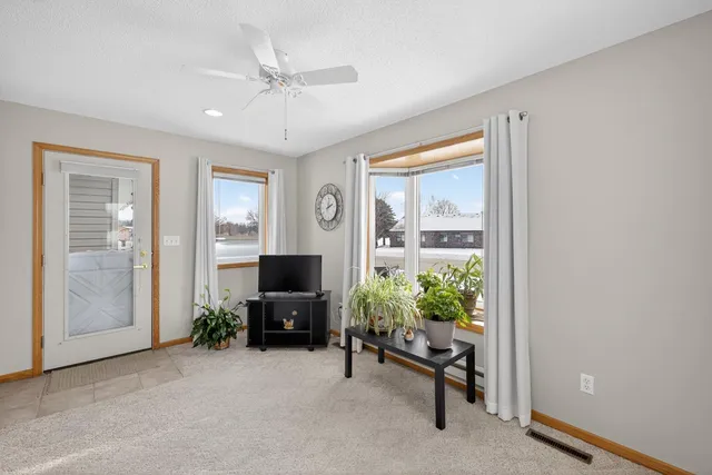 $219,500 | 707 West Veterans Memorial Highway, Kasson, MN 55944