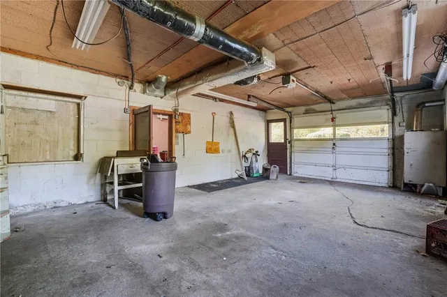 a view of a garage