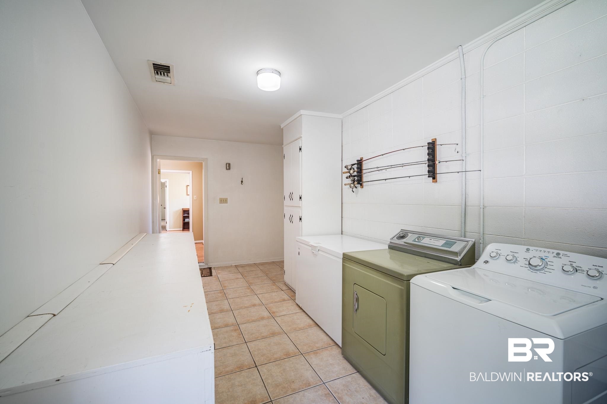 8 Signal Hill Road Daphne, AL 36527 - Photo 28 of 37 Laundry & Indoor Storage