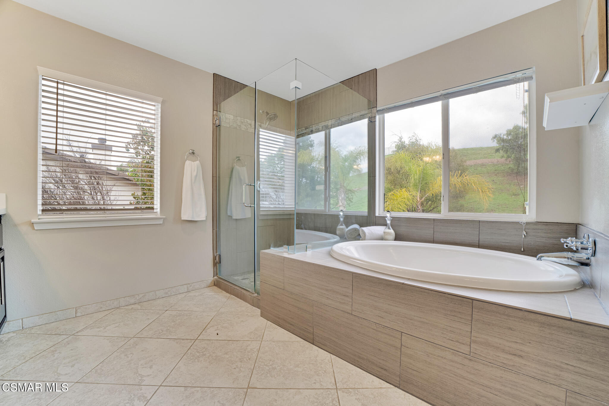 2339 Rudolph Drive Simi Valley, CA 93065 - Photo 26 of 61 a spacious bathroom with sink and a bathtub