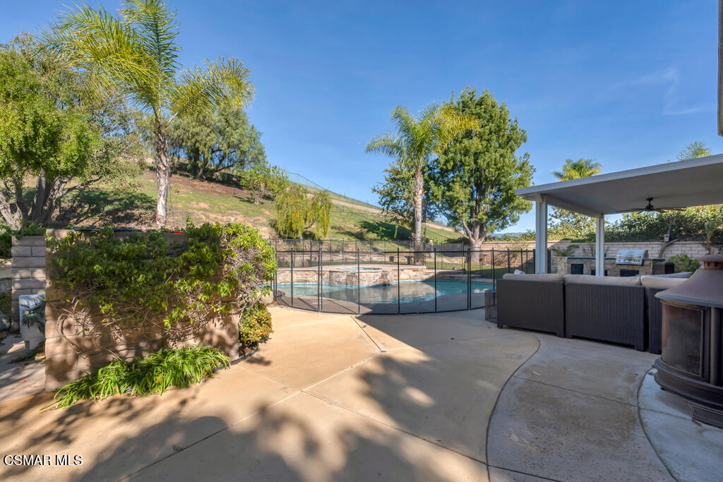 2339 Rudolph Drive Simi Valley, CA 93065 - Photo 45 of 61 a view of a backyard