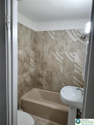 $1,100 | 1641 West Turner Street, Unit 3, Allentown, PA 18102