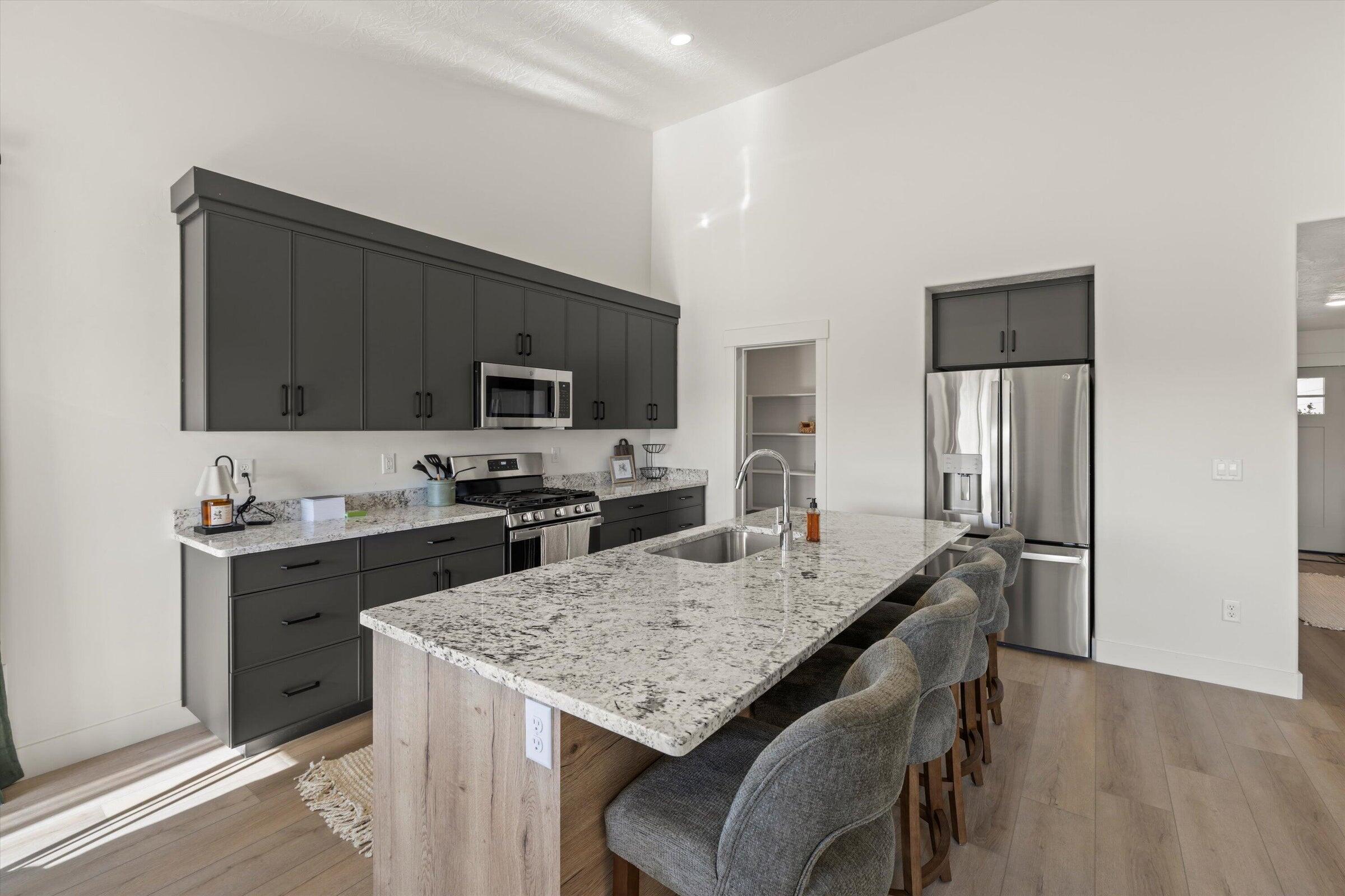 3930 North 350 West Enoch, UT 84721 - Photo 8 of 30 20250821194753251249000000-o