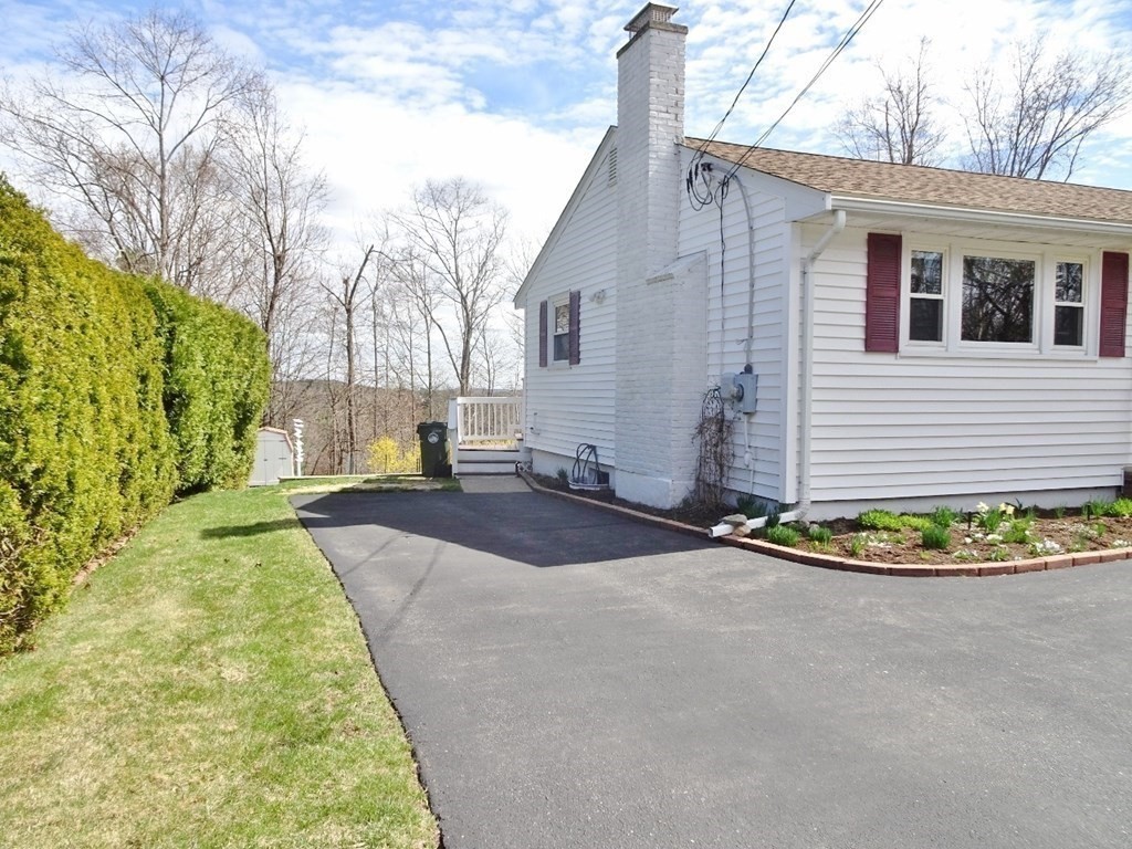 111 Roundtop Road Marlborough, MA 01752 - Photo 3 of 41 Gallery Image 3