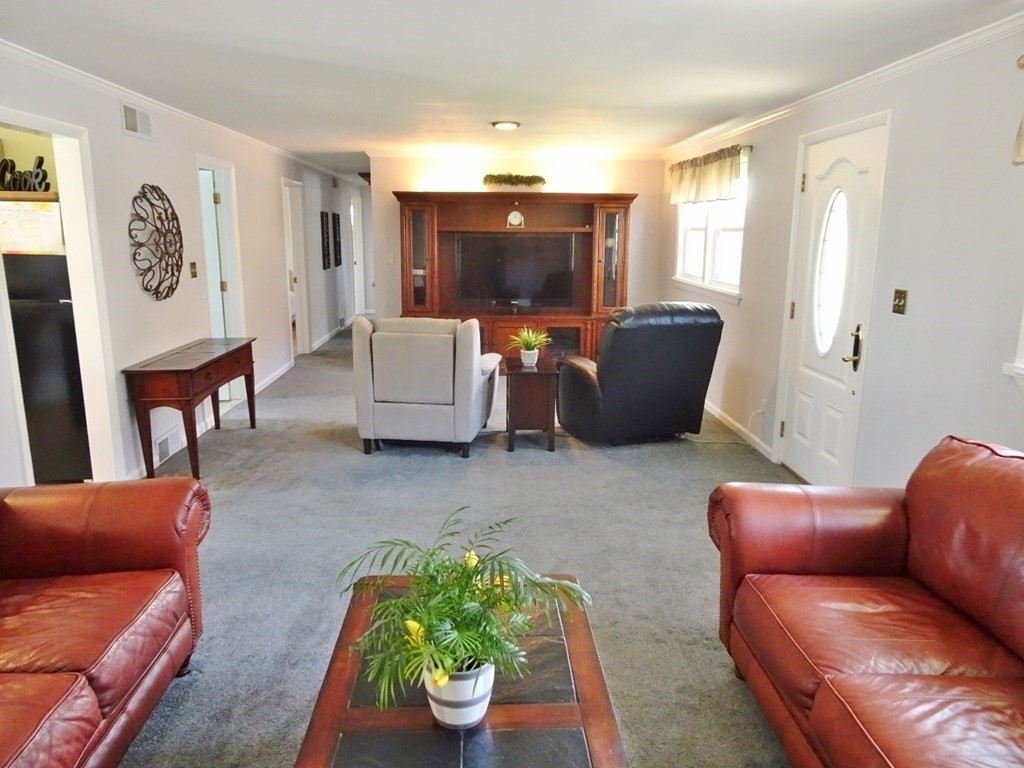 111 Roundtop Road Marlborough, MA 01752 - Photo 6 of 41 Gallery Image 6