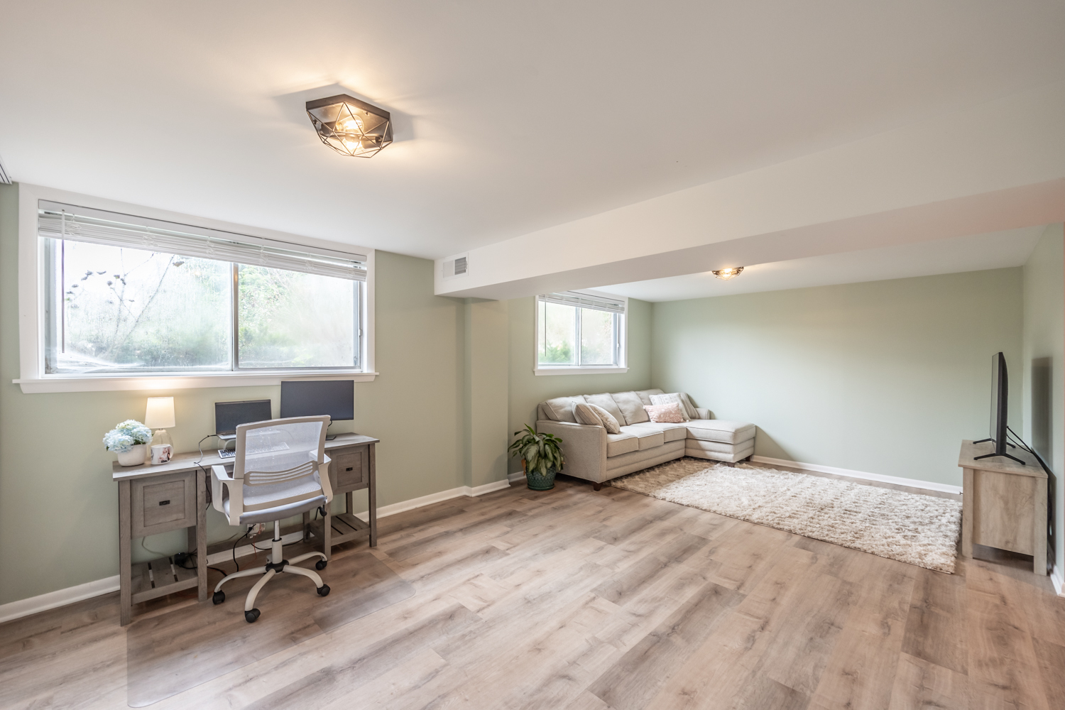 503 Ridge Circle Streamwood, IL 60107 - Photo 21 of 25 a bedroom with a workspace