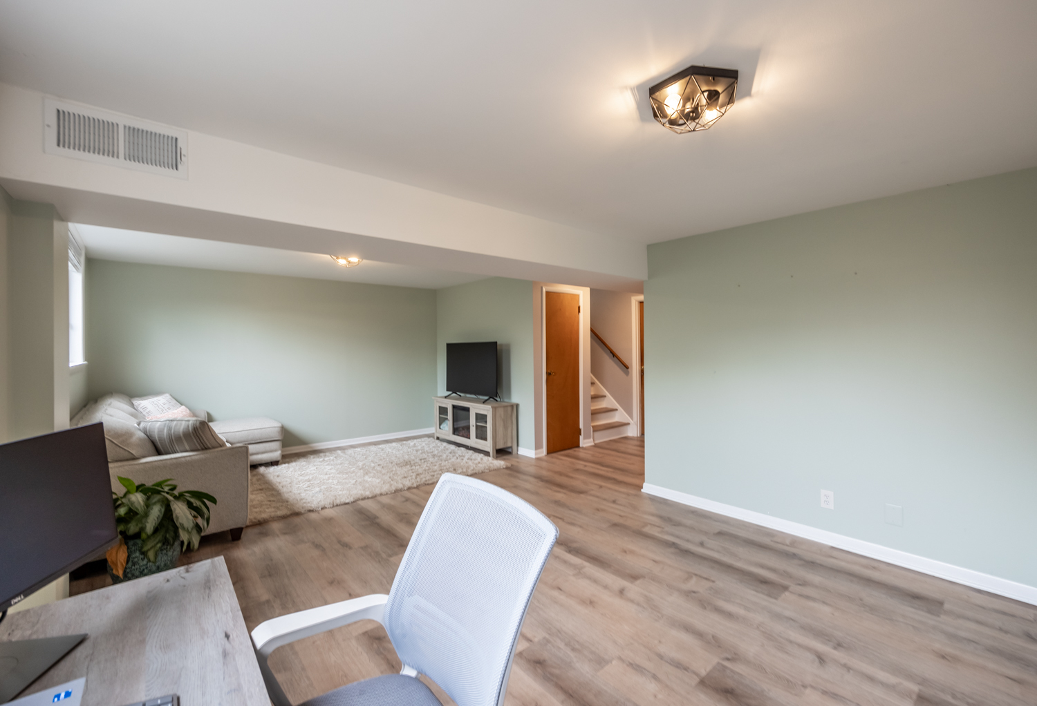 503 Ridge Circle Streamwood, IL 60107 - Photo 22 of 25 a living room with furniture