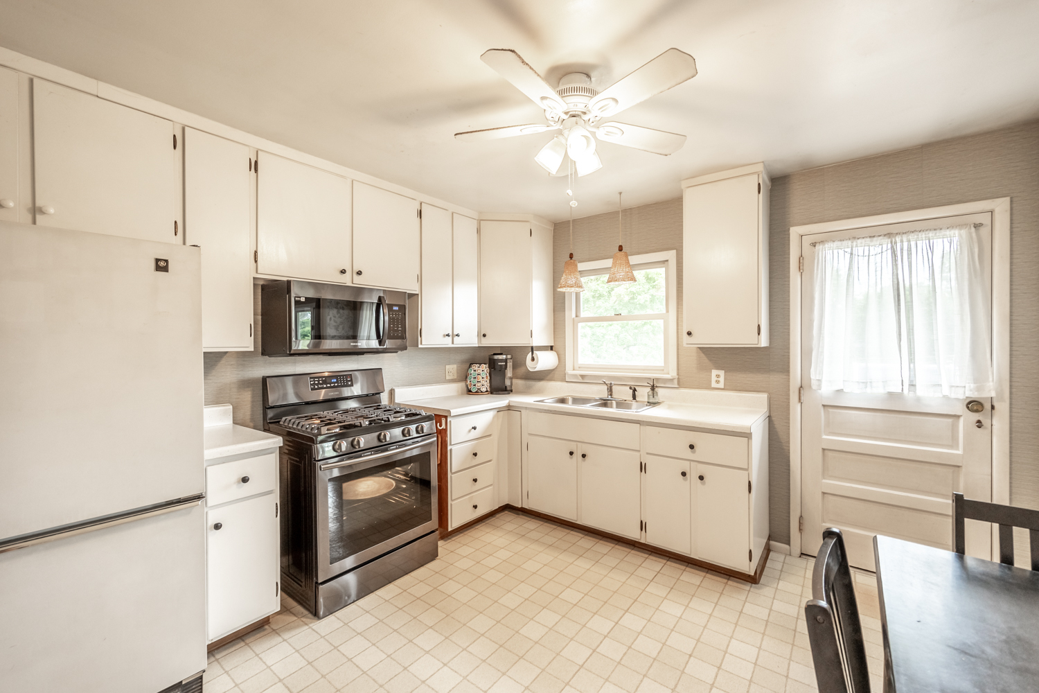 503 Ridge Circle Streamwood, IL 60107 - Photo 8 of 25 a kitchen with stainless steel appliances a stove sink and cabinets