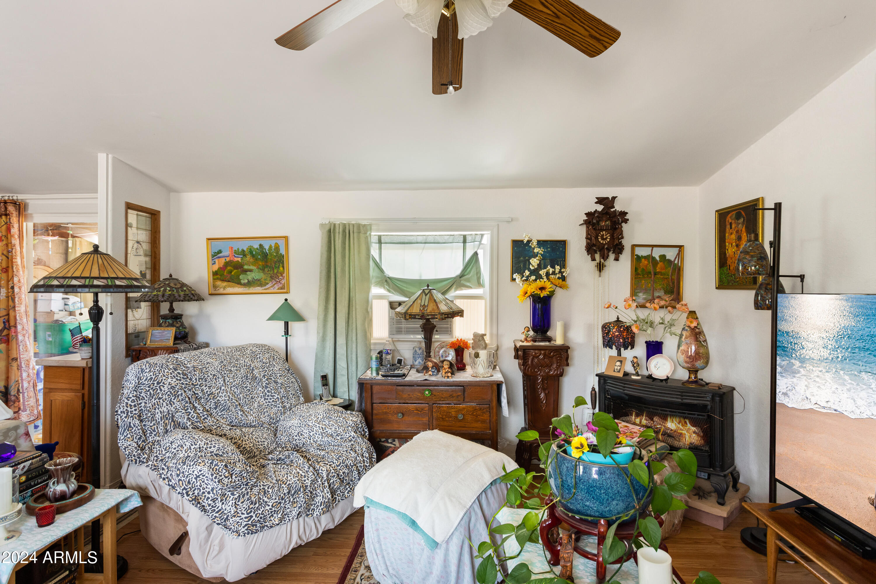4500 Highway 80 Douglas, AZ 85607 - Photo 8 of 40 a living room with furniture and painting on the wall