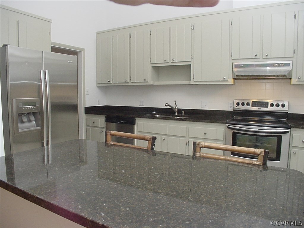 7905 Stiles Road North Chesterfield, VA 23235 - Photo 11 of 47 Kitchen has granite top breakfast bar & SS applian