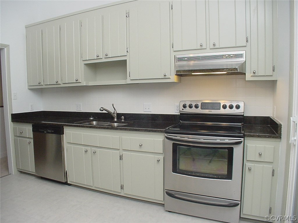 7905 Stiles Road North Chesterfield, VA 23235 - Photo 13 of 47 Granite counter tops have ceramic tile back splash