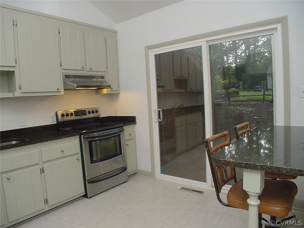 7905 Stiles Road North Chesterfield, VA 23235 - Photo 10 of 47 Kitchen has a new sliding glass door to a large de