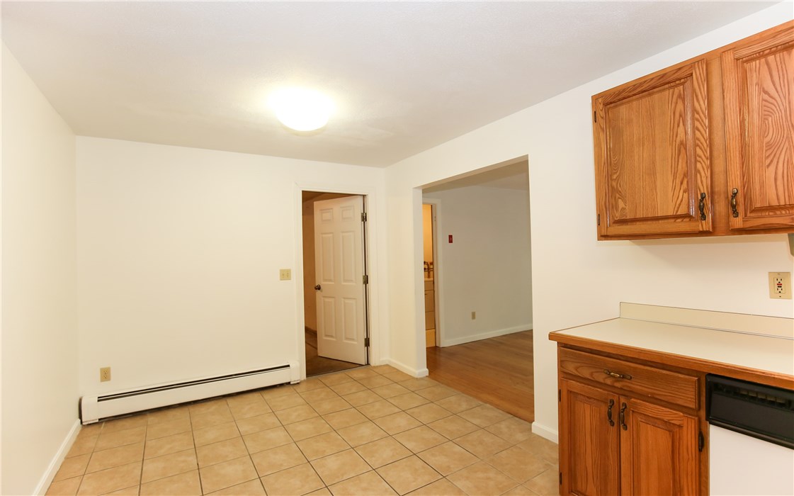 11 Simmons Road Barrington, RI 02806 - Photo 14 of 40 Gallery Image 14
