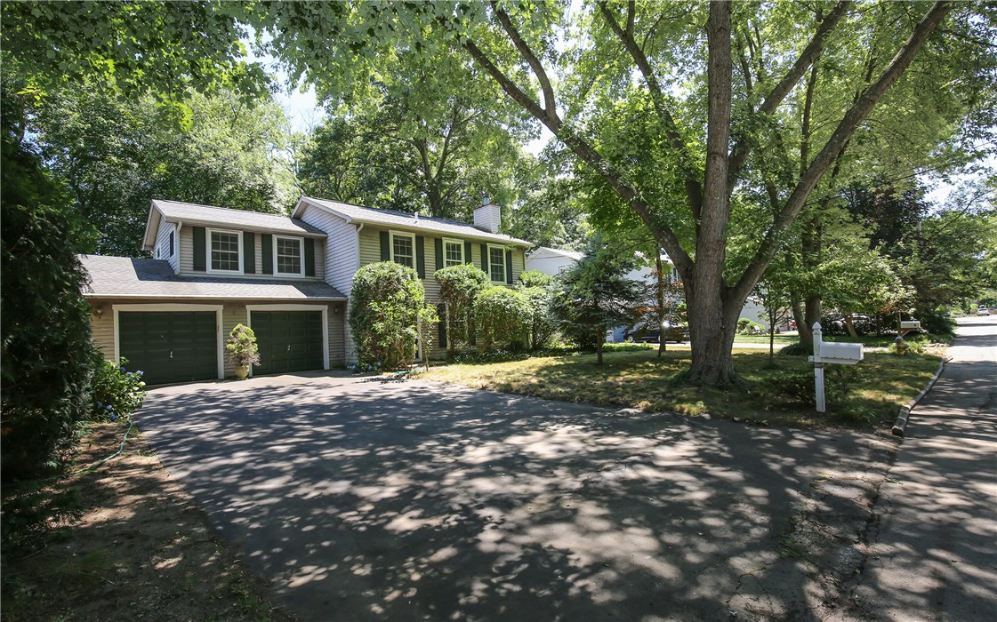 11 Simmons Road Barrington, RI 02806 - Photo 2 of 40 Gallery Image 2