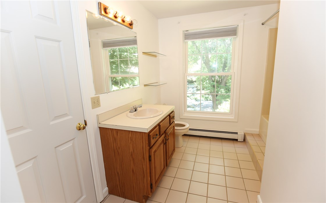 11 Simmons Road Barrington, RI 02806 - Photo 34 of 40 Gallery Image 34