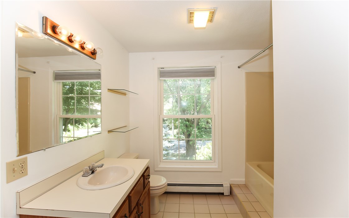 11 Simmons Road Barrington, RI 02806 - Photo 35 of 40 Gallery Image 35