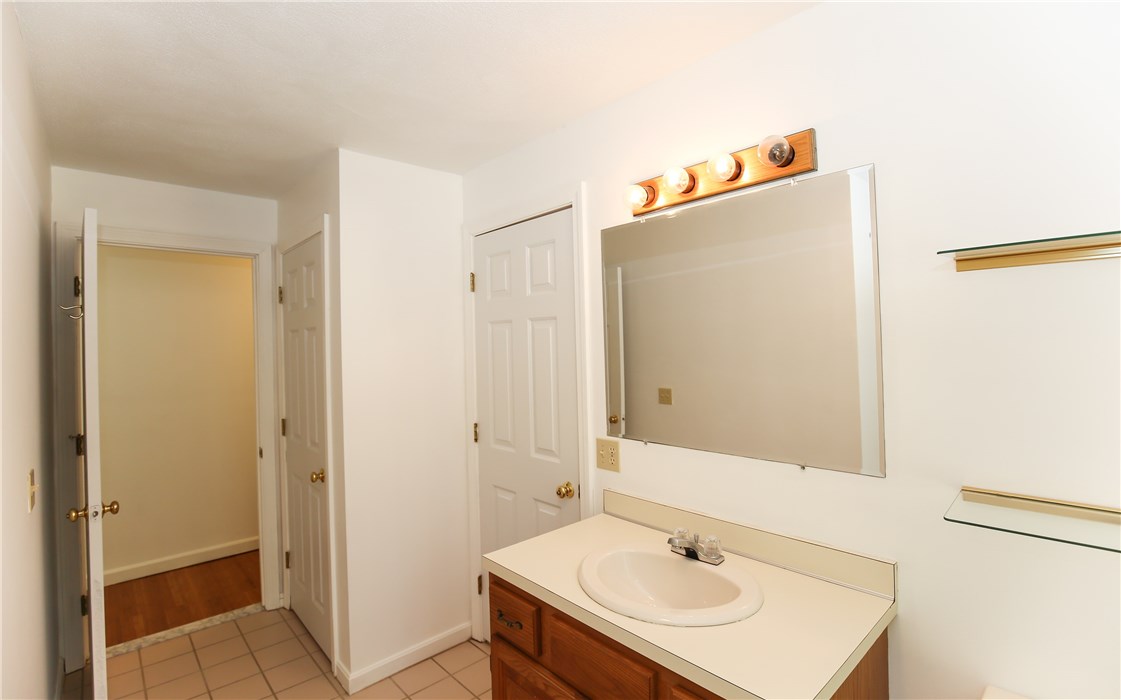 11 Simmons Road Barrington, RI 02806 - Photo 36 of 40 Gallery Image 36