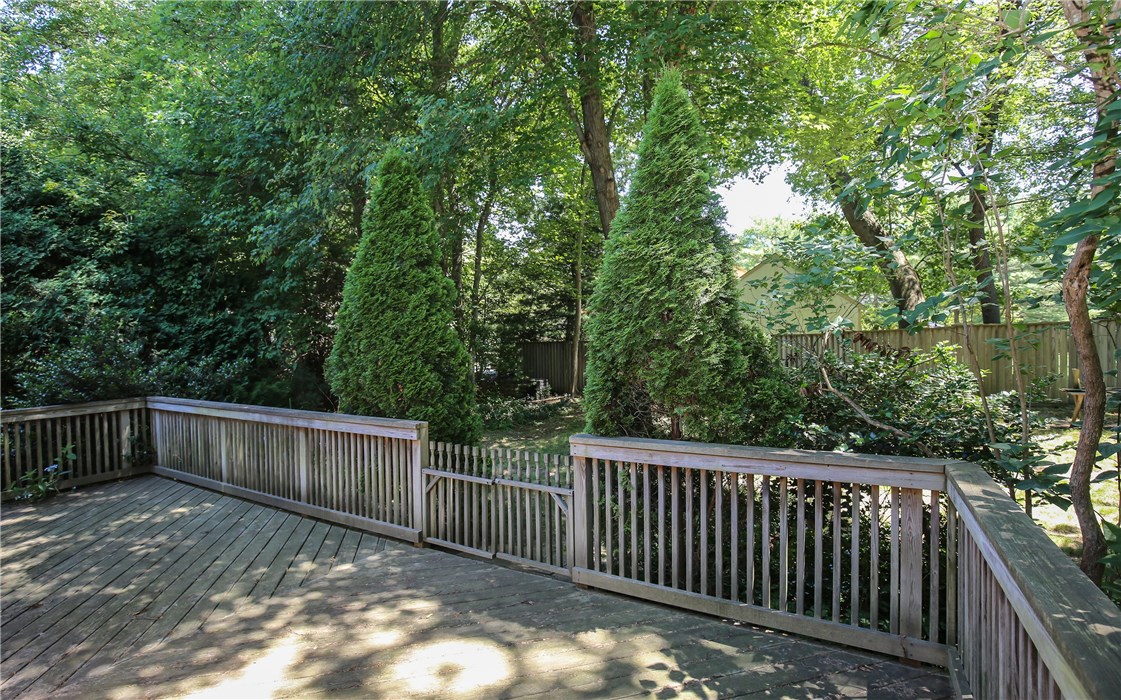 11 Simmons Road Barrington, RI 02806 - Photo 4 of 40 Gallery Image 4