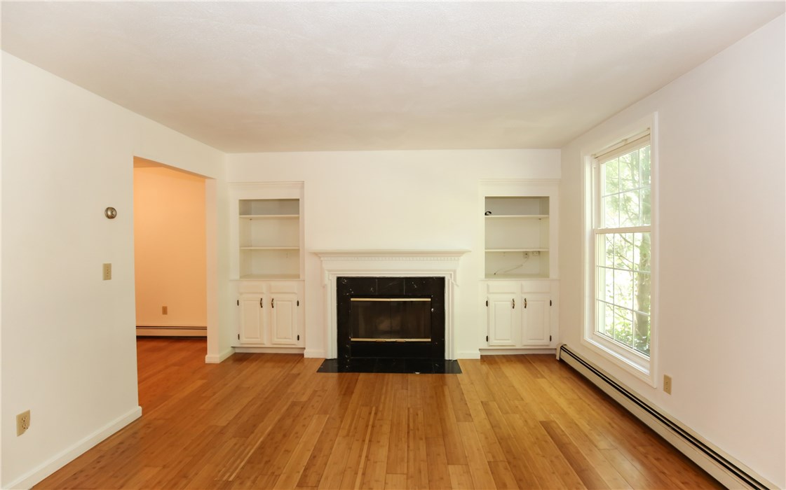 11 Simmons Road Barrington, RI 02806 - Photo 6 of 40 Gallery Image 6
