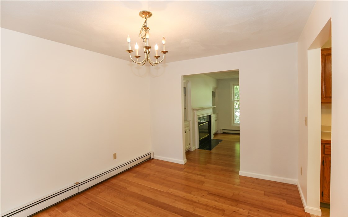11 Simmons Road Barrington, RI 02806 - Photo 8 of 40 Gallery Image 8