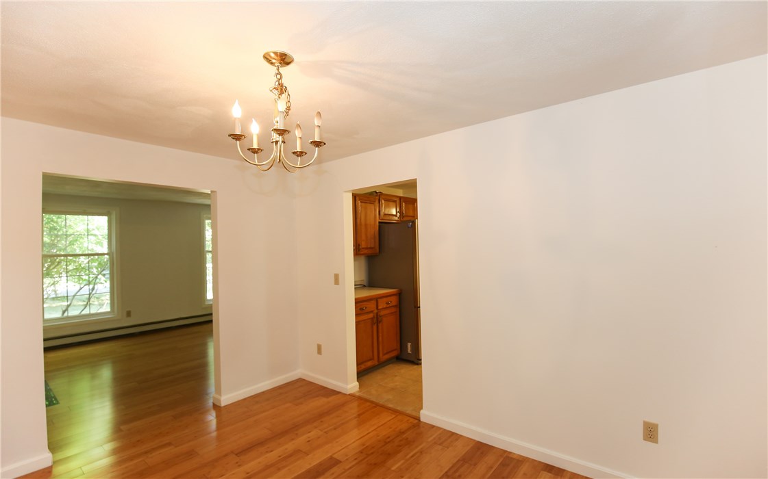 11 Simmons Road Barrington, RI 02806 - Photo 9 of 40 Gallery Image 9