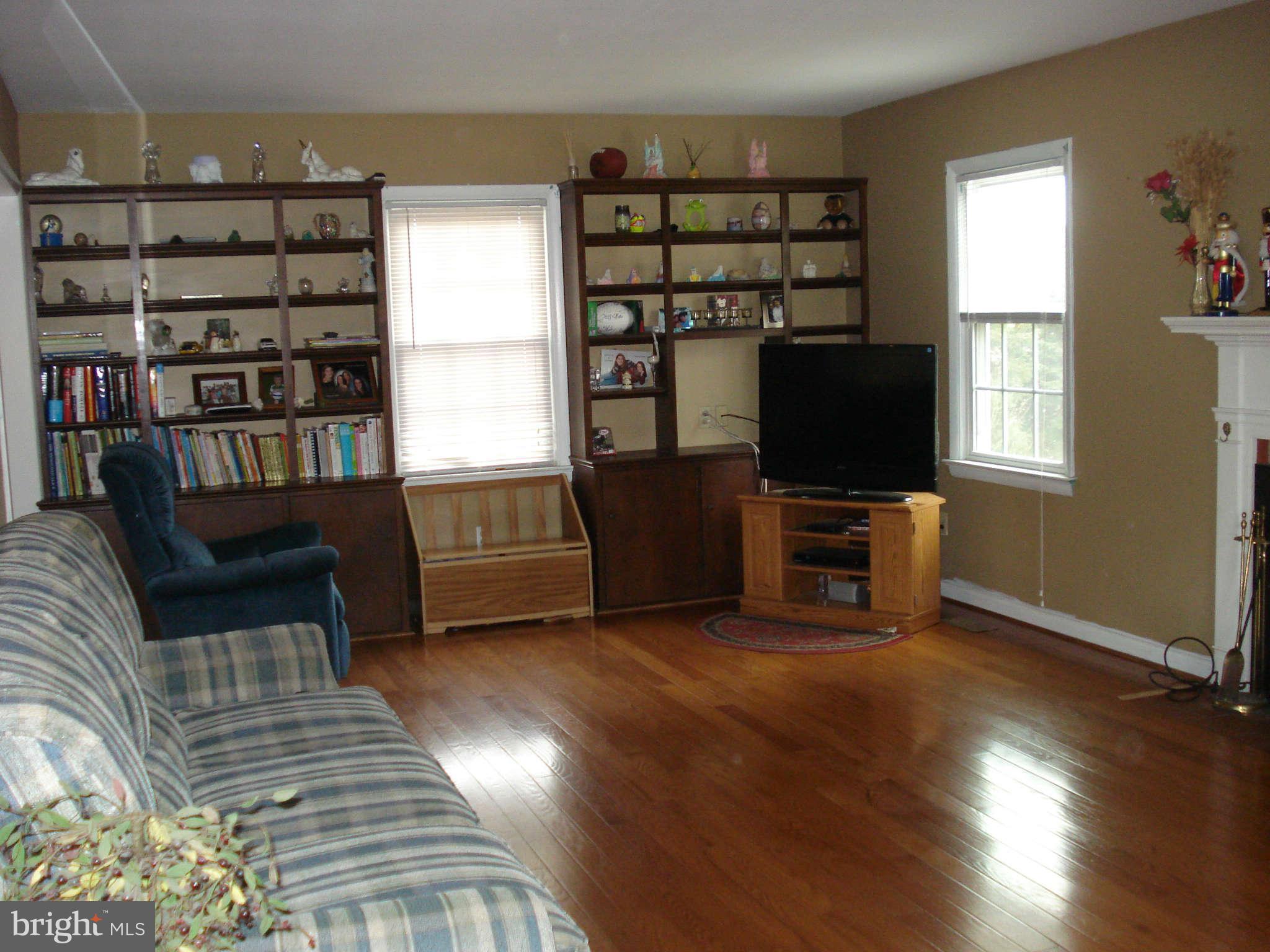 55 Ridge Road Westminster, MD 21157 - Photo 15 of 25 Living Room