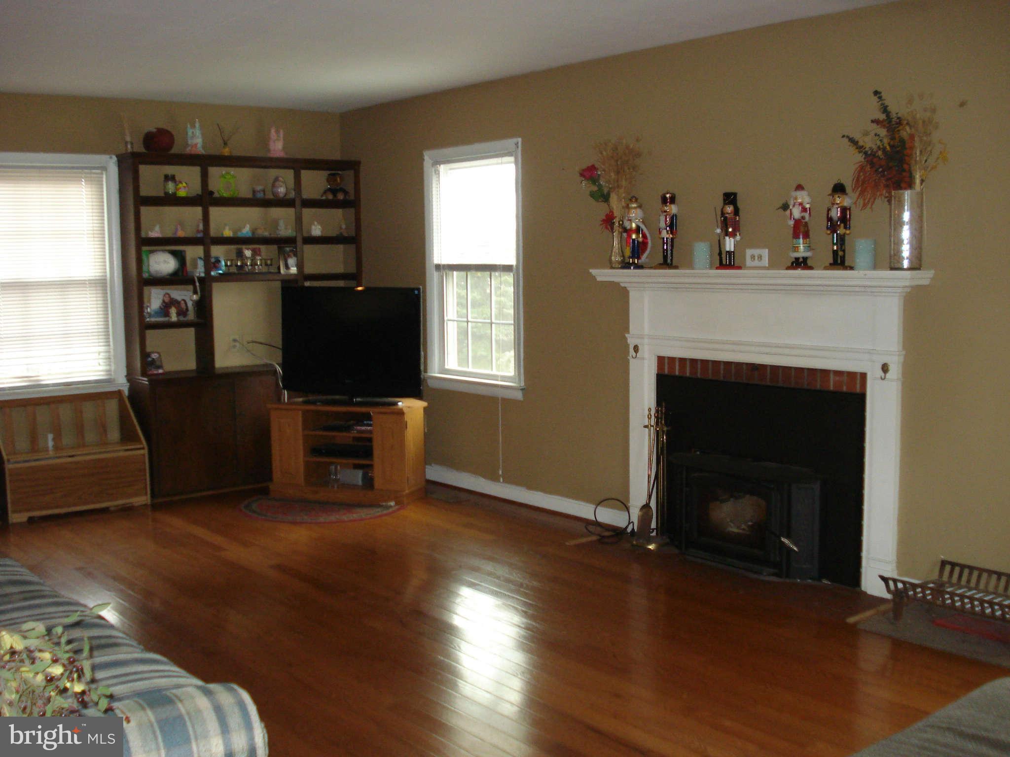 55 Ridge Road Westminster, MD 21157 - Photo 16 of 25 Living Room