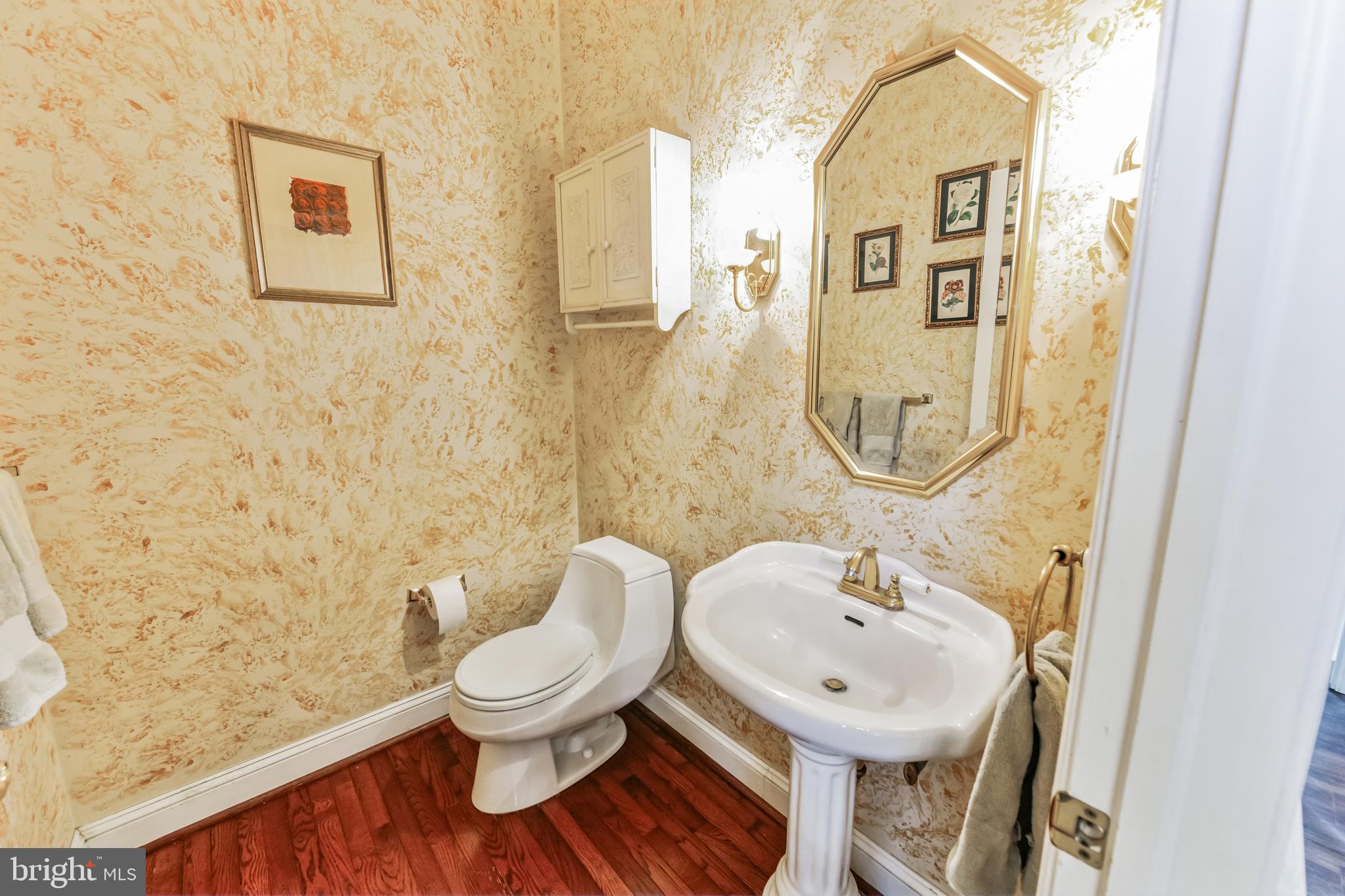 6 Fox Run Road Chester Springs, PA 19425 - Photo 17 of 41 Powder room