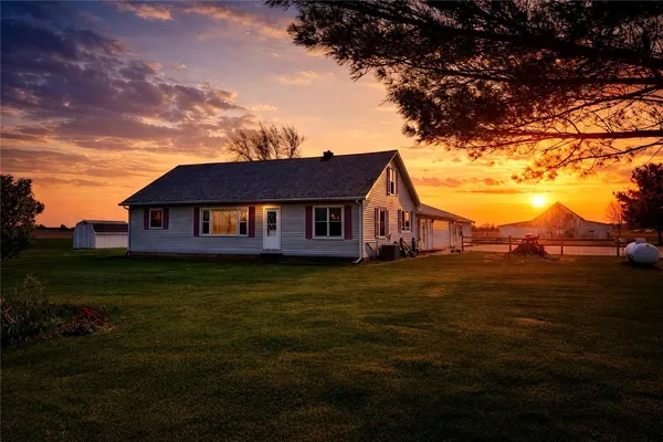 $279,900 | 15254 East 75th Road, Marshall, IL 62441