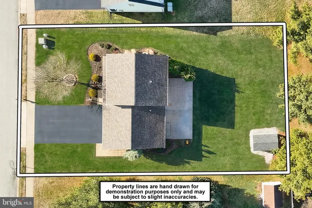 a bird view of a house with a yard