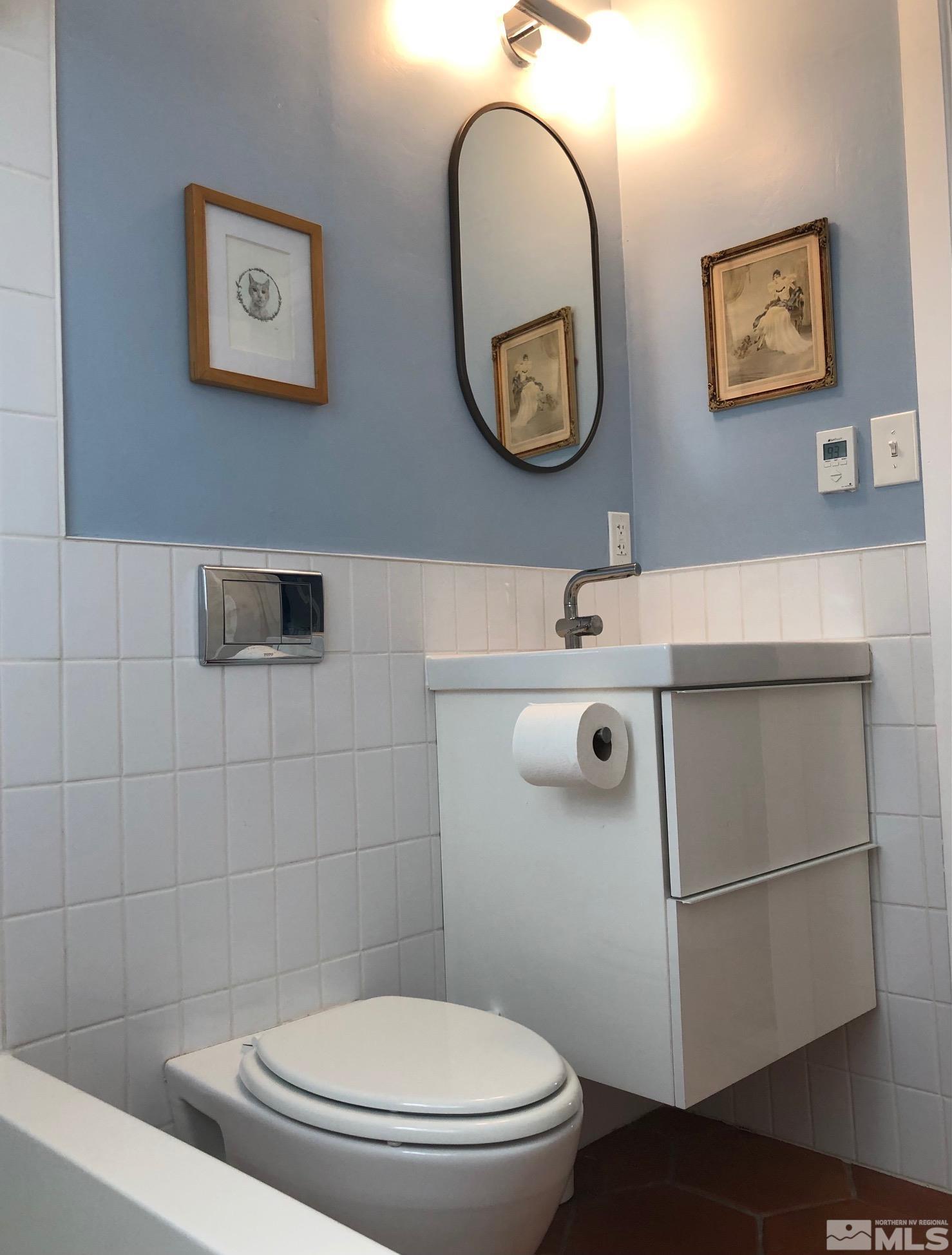 380 Broadway Boulevard Reno, NV 89502 - Photo 11 of 28 a bathroom with a toilet a sink and mirror