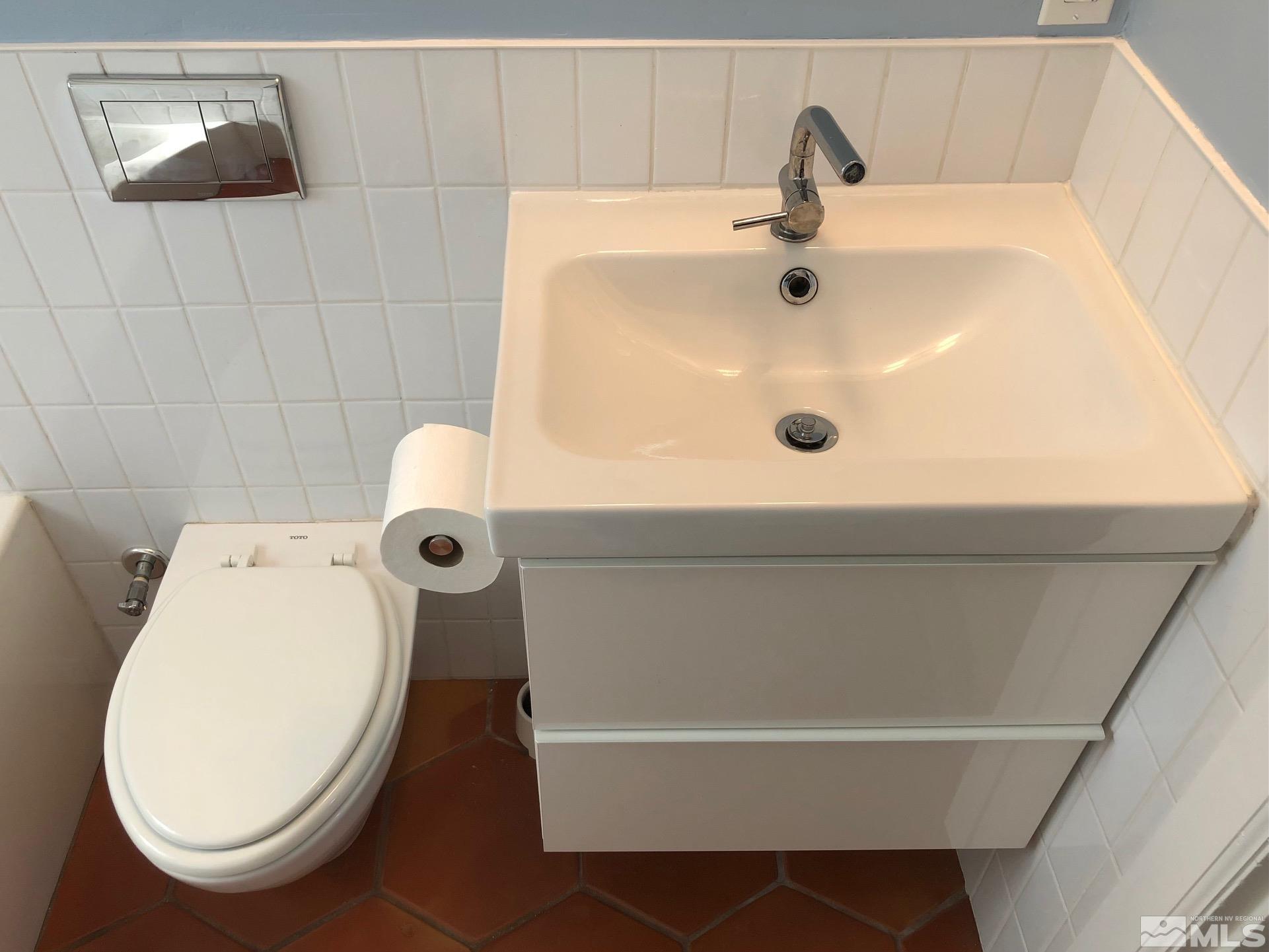 380 Broadway Boulevard Reno, NV 89502 - Photo 12 of 28 a bathroom with a sink and mirror