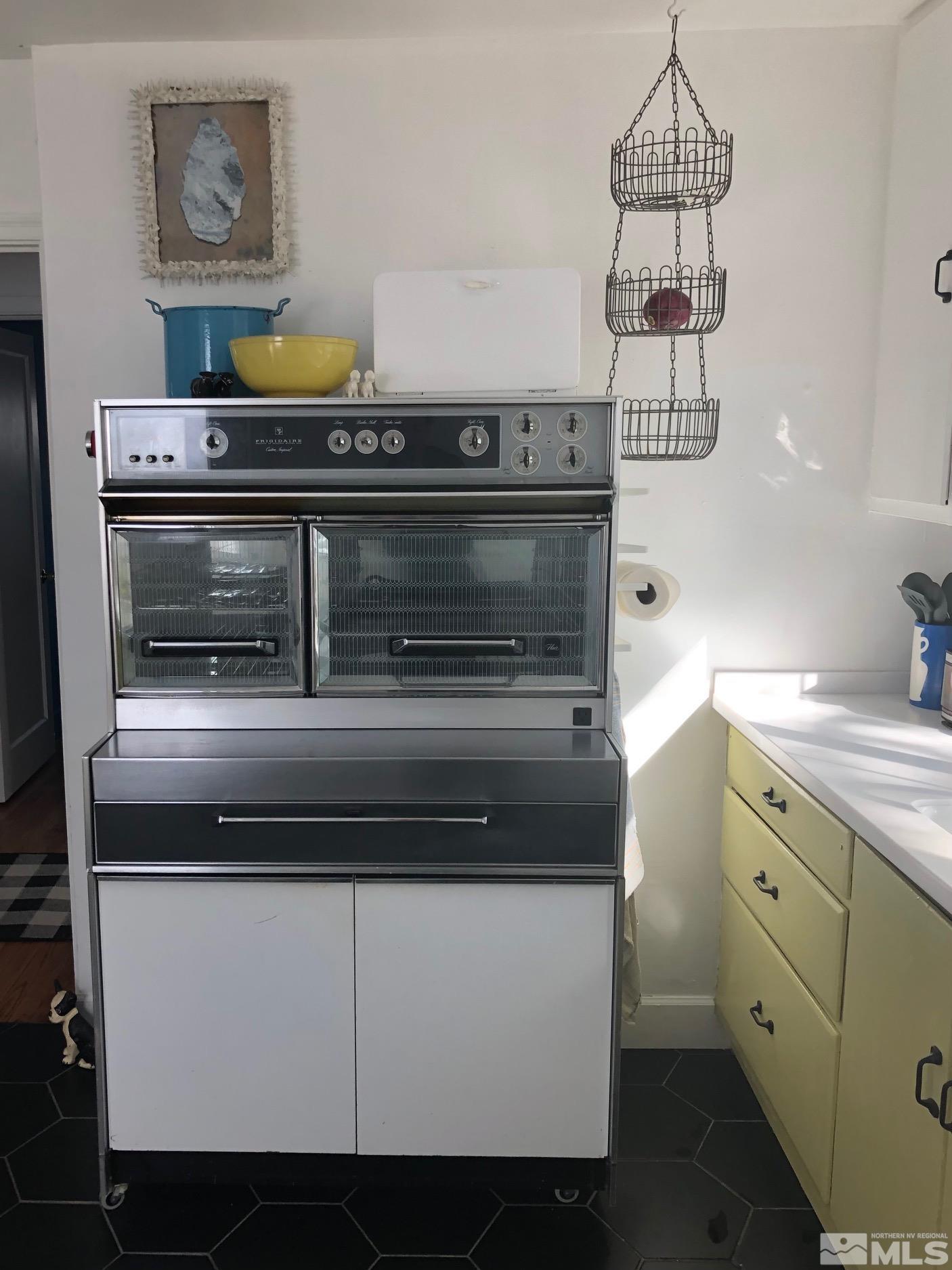 380 Broadway Boulevard Reno, NV 89502 - Photo 22 of 28 a stove top oven sitting inside of a kitchen