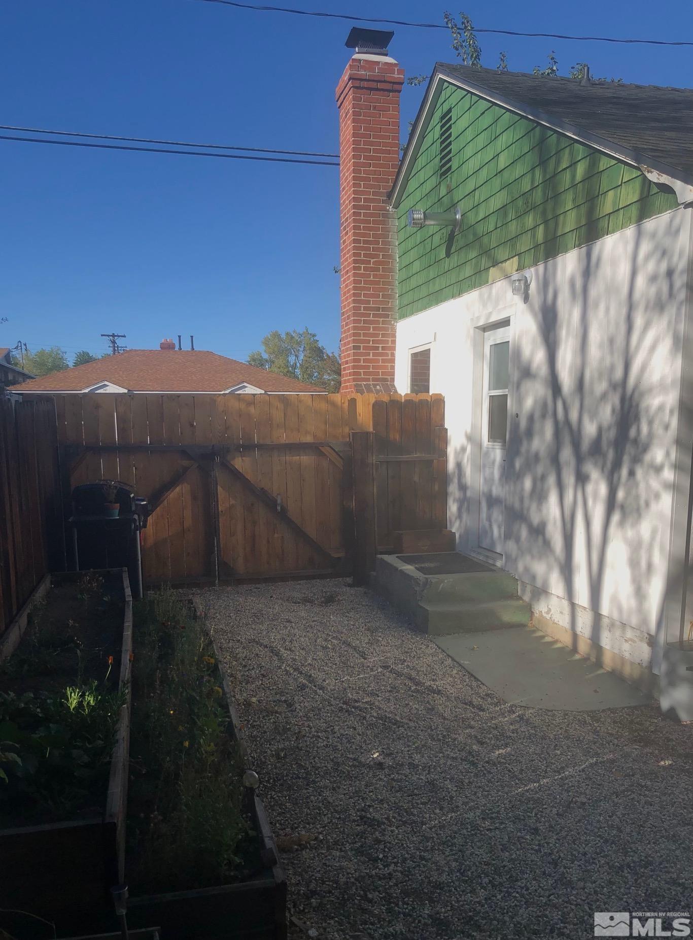 380 Broadway Boulevard Reno, NV 89502 - Photo 25 of 28 a view of a back yard