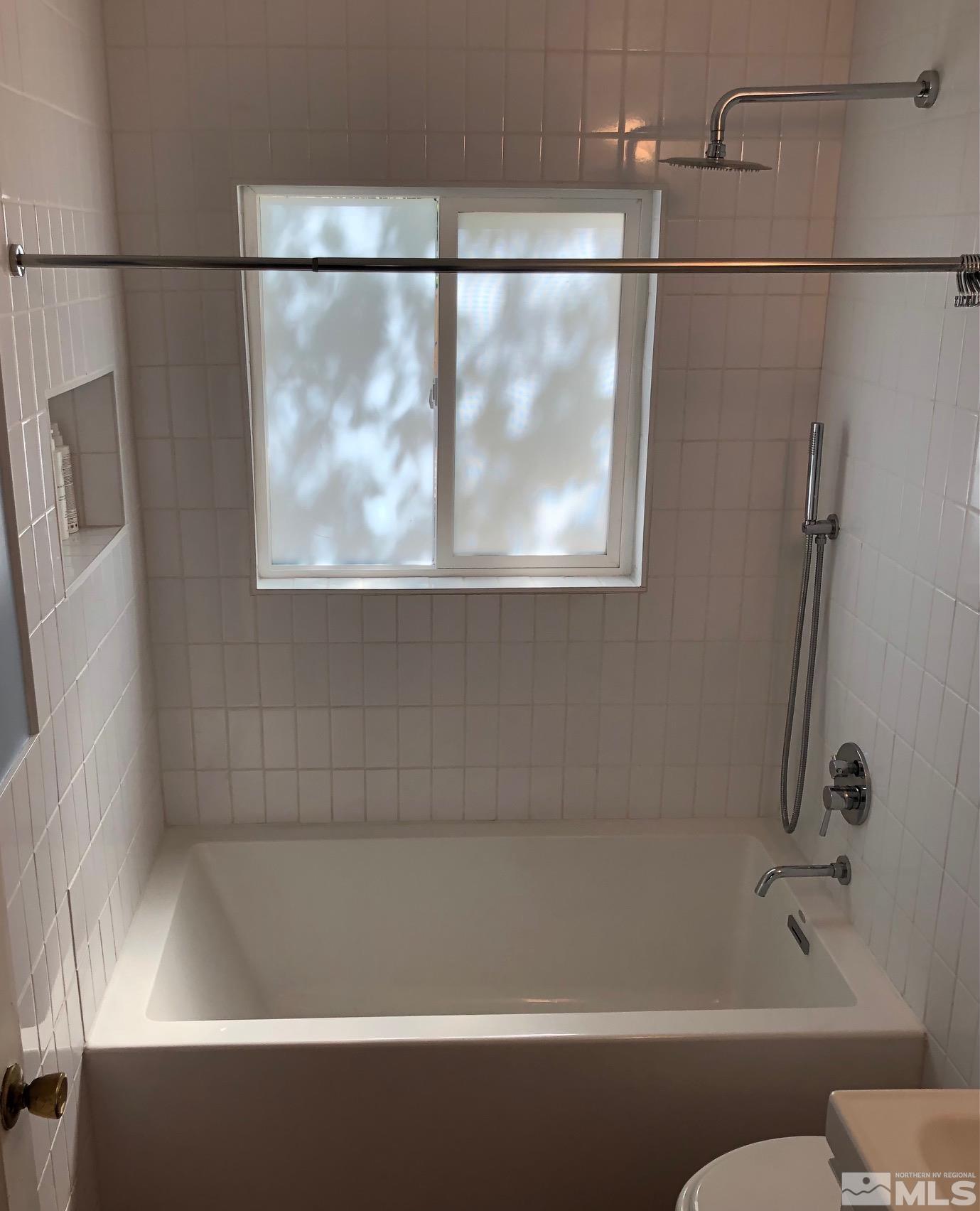 380 Broadway Boulevard Reno, NV 89502 - Photo 9 of 28 a bathroom with a bathtub and a shower