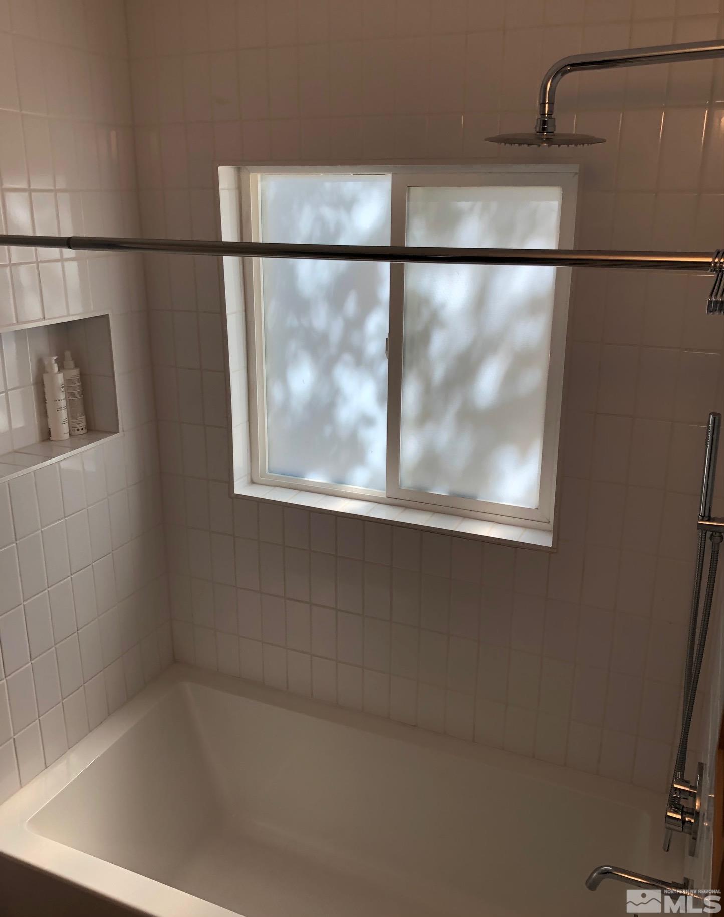 380 Broadway Boulevard Reno, NV 89502 - Photo 10 of 28 a bathroom with a bathtub and a window